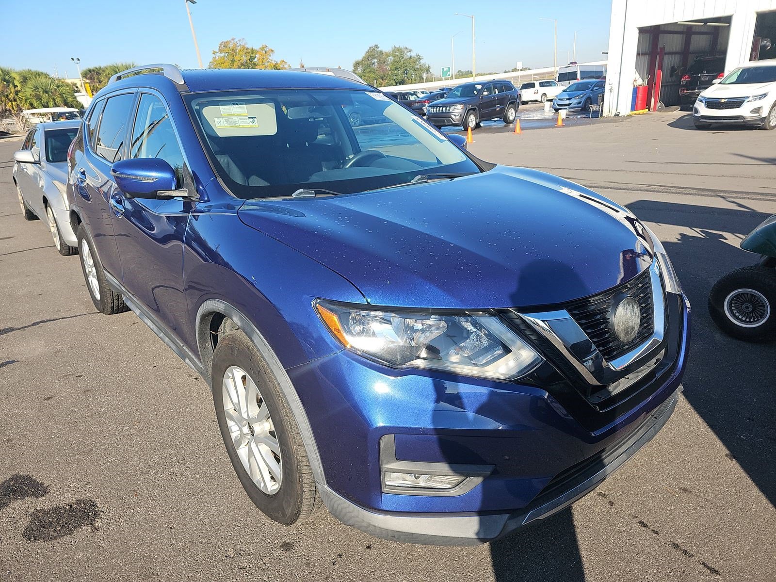 Used 2018 Nissan Rogue SV w/ Premium Package image 2