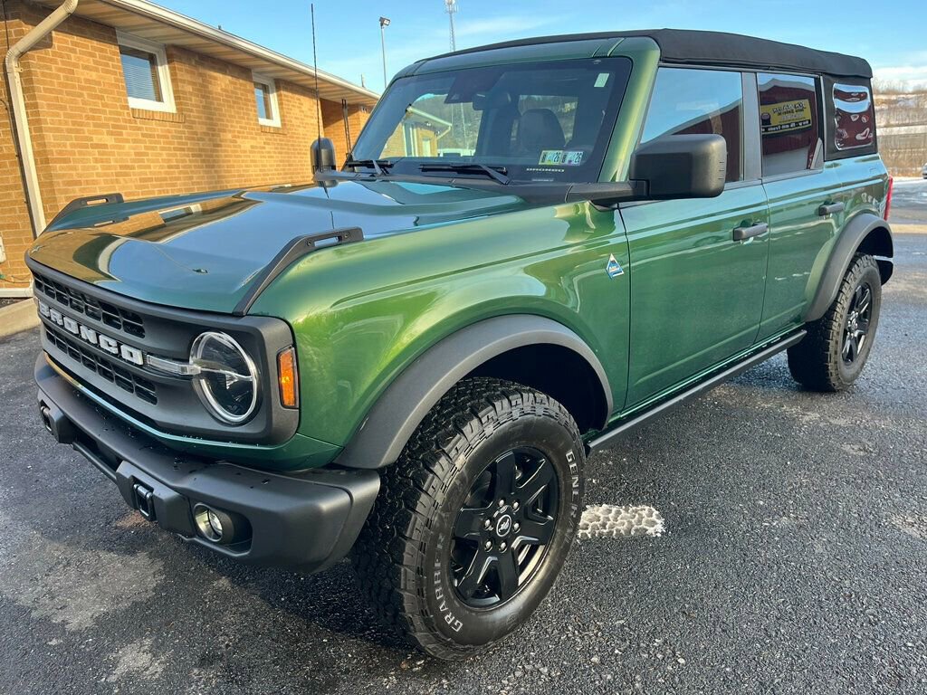 Used 2024 Ford Bronco Black Diamond image 3