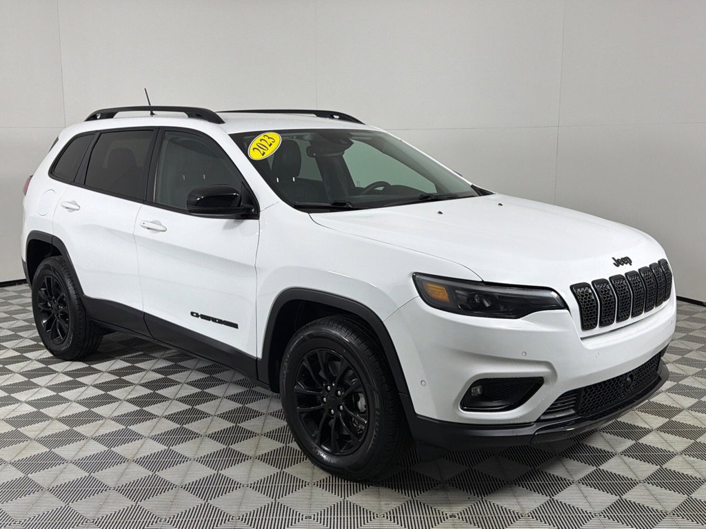 Used 2023 Jeep Cherokee Altitude Lux image 3