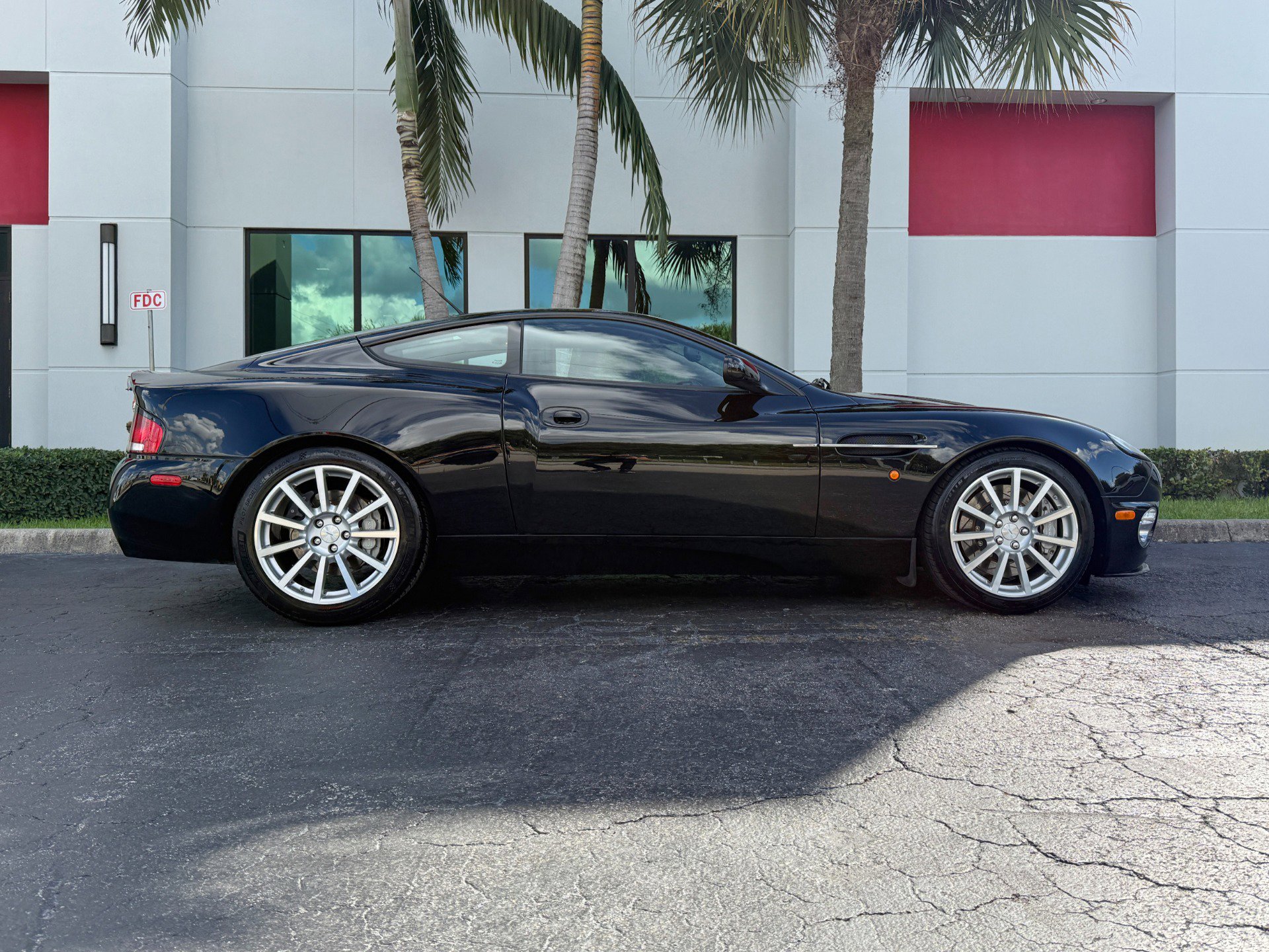 Used 2006 Aston Martin Vanquish S image 3