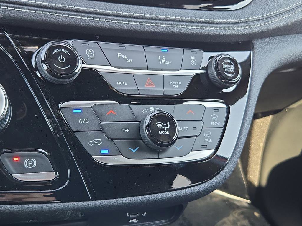 New 2026 Chrysler Pacifica Select w/ S Appearance Package FWD image 36