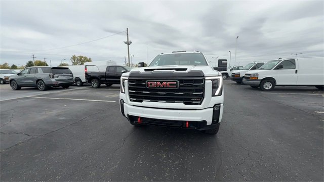 Used 2024 GMC Sierra 2500 AT4 w/ AT4 Premium Plus Package image 3