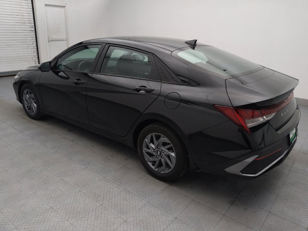 Used 2024 Hyundai Elantra Blue FWD image 3