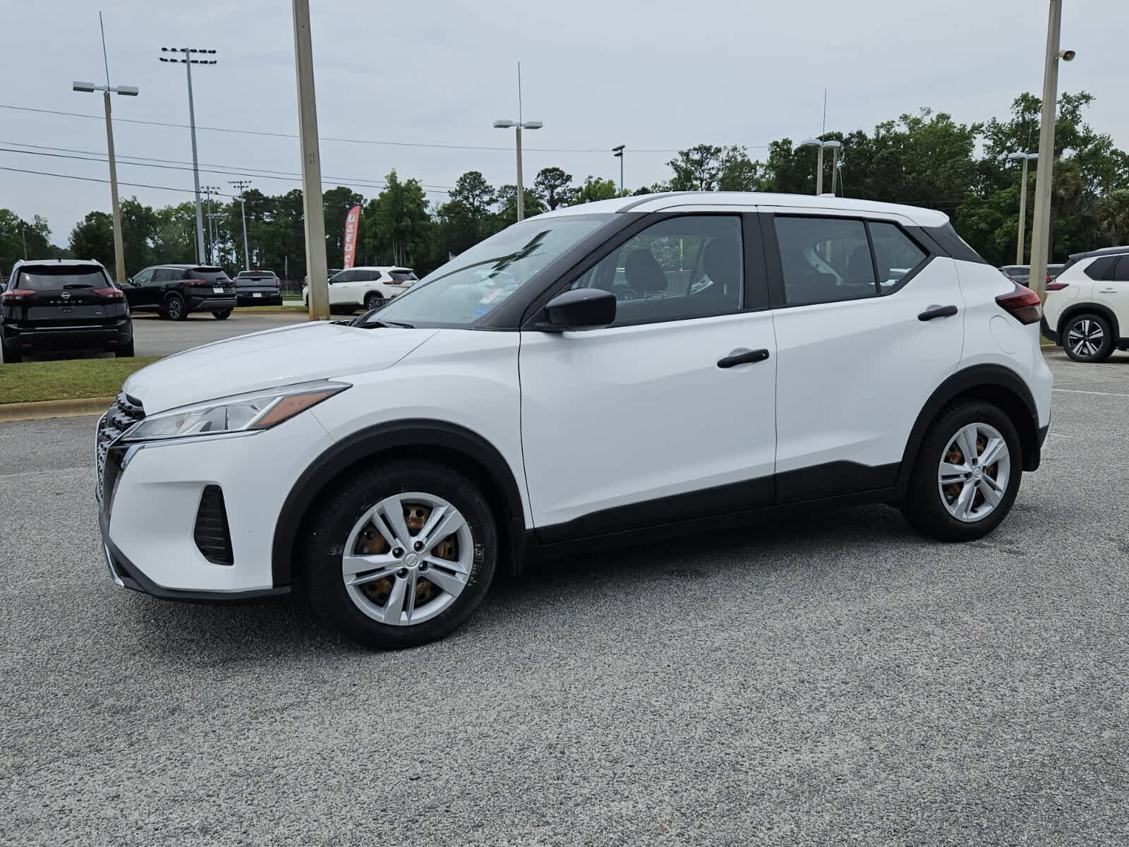 Used 2021 Nissan Kicks S FWD image 2