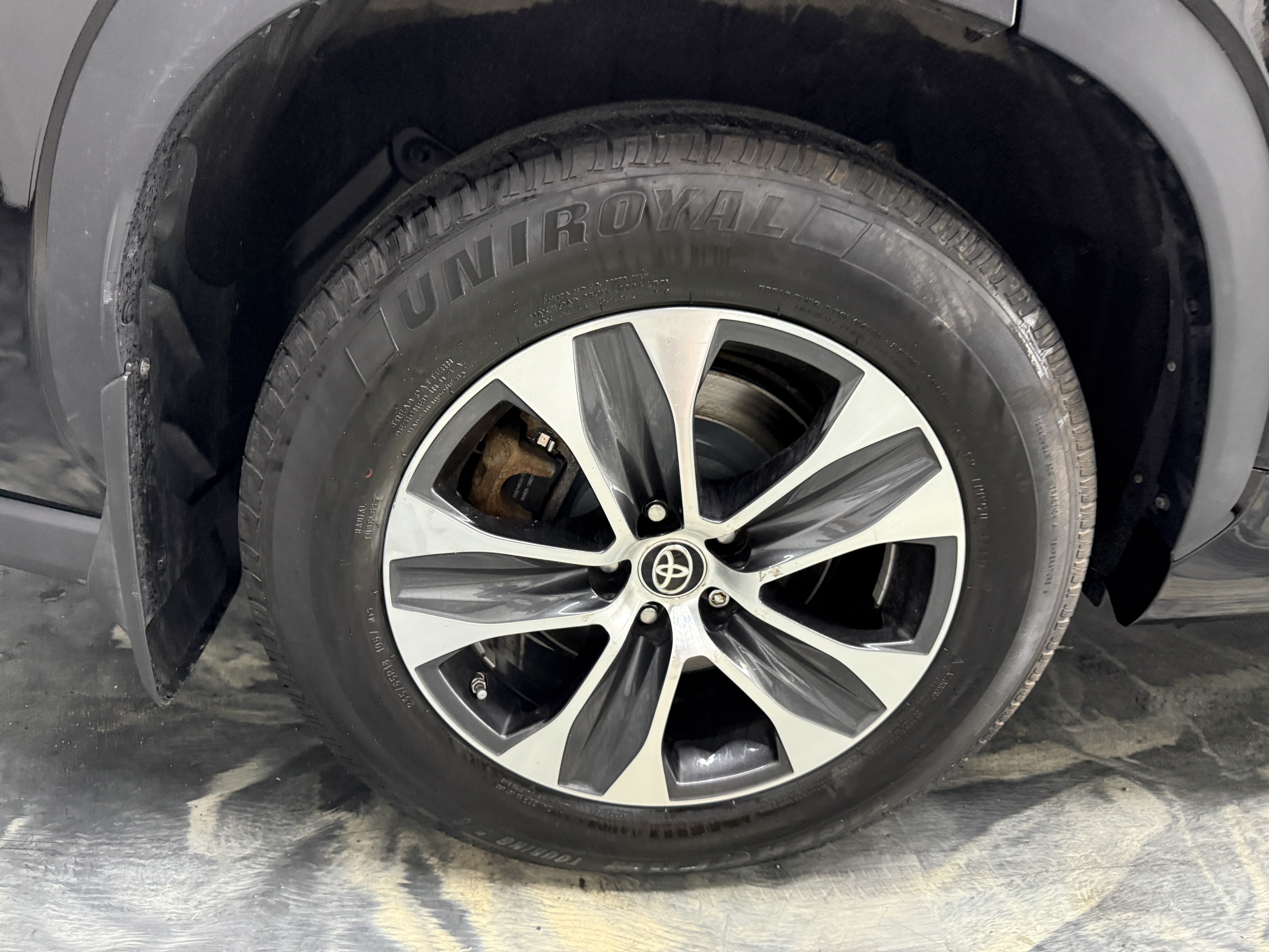 Used 2021 Toyota Highlander XLE AWD/4WD image 27