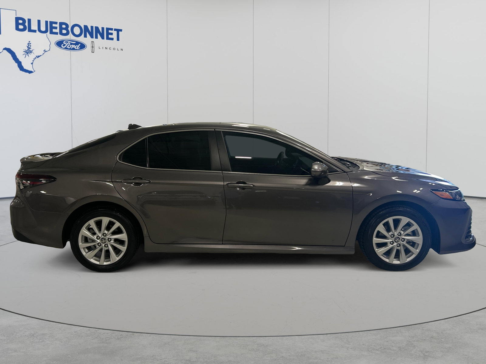 Used 2024 Toyota Camry LE FWD image 4