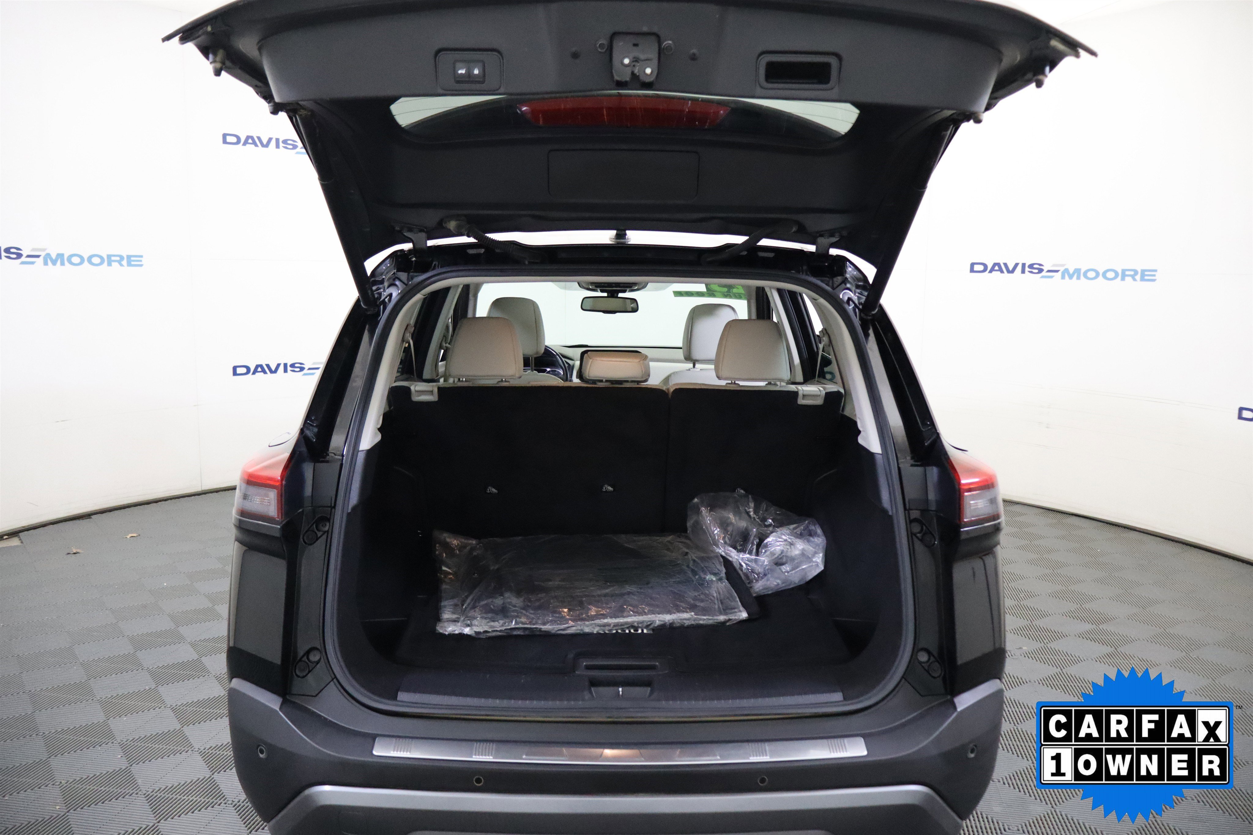 Used 2025 Chevrolet Silverado 1500 LT w/ Leather Package image 41