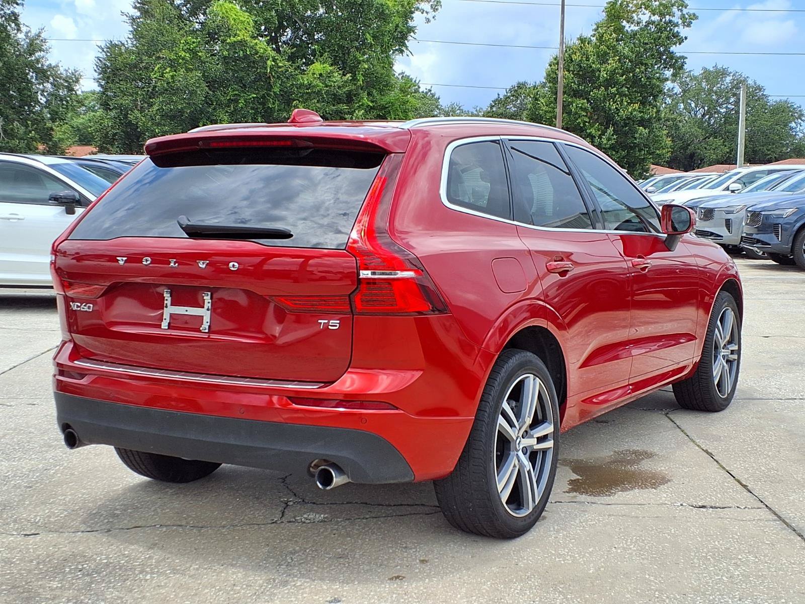 Used 2021 Volvo XC60 T5 Momentum w/ Premium Package FWD image 7
