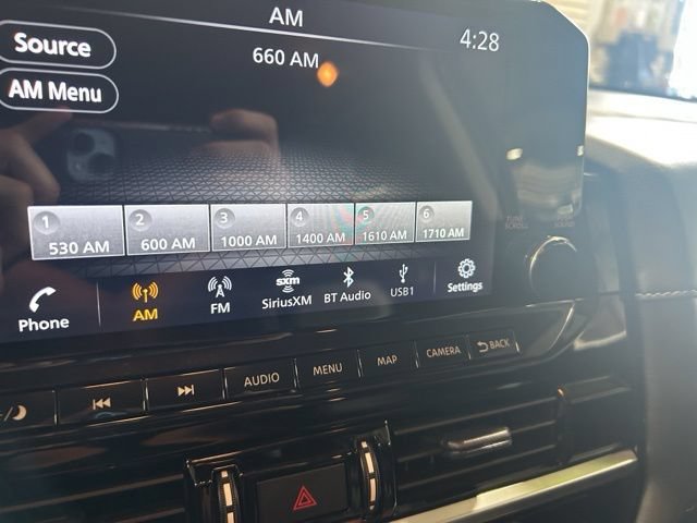 Used 2023 Nissan Pathfinder SL AWD/4WD image 4