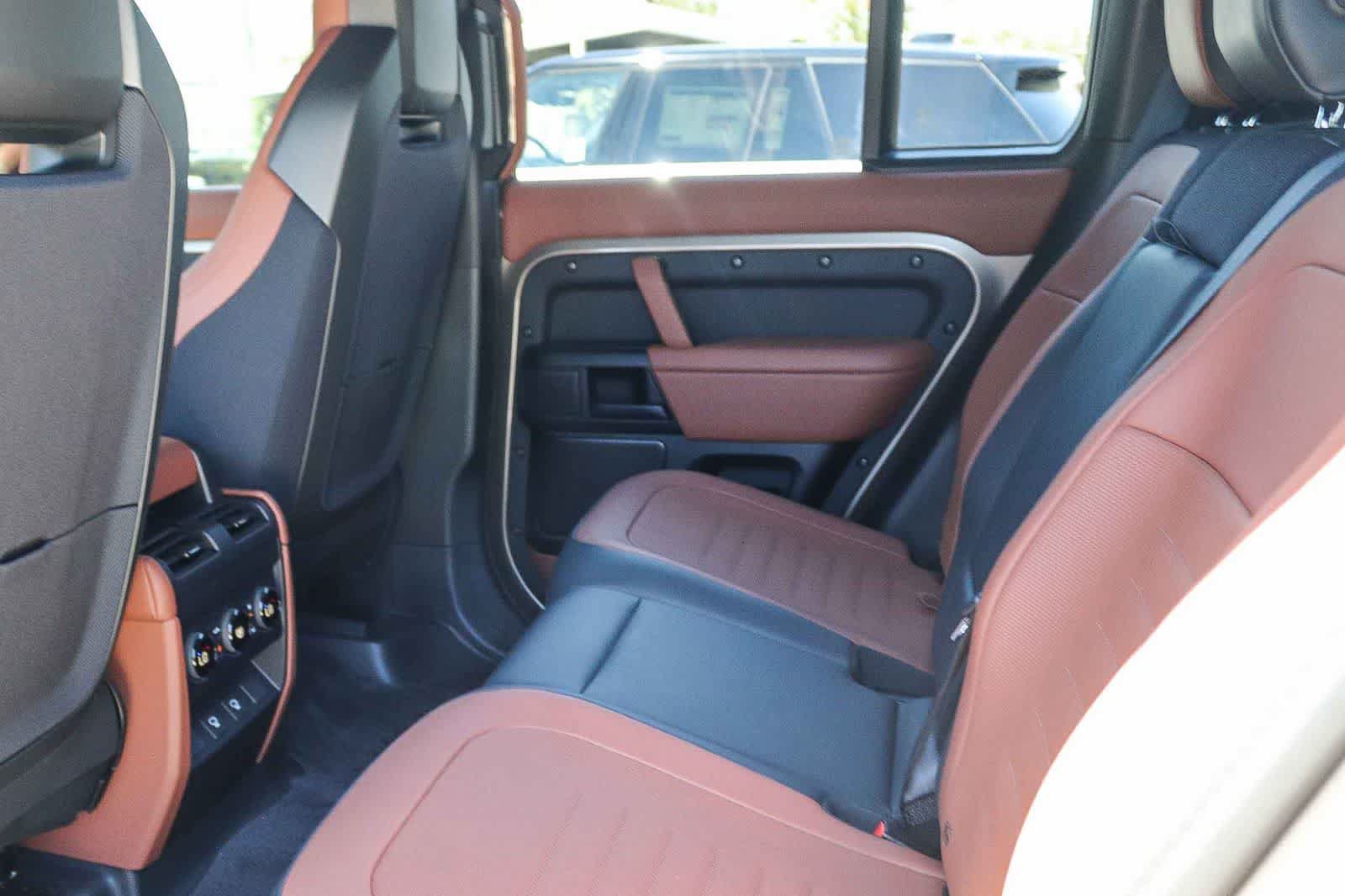 Certified 2025 Land Rover Defender 110 AWD/4WD image 17