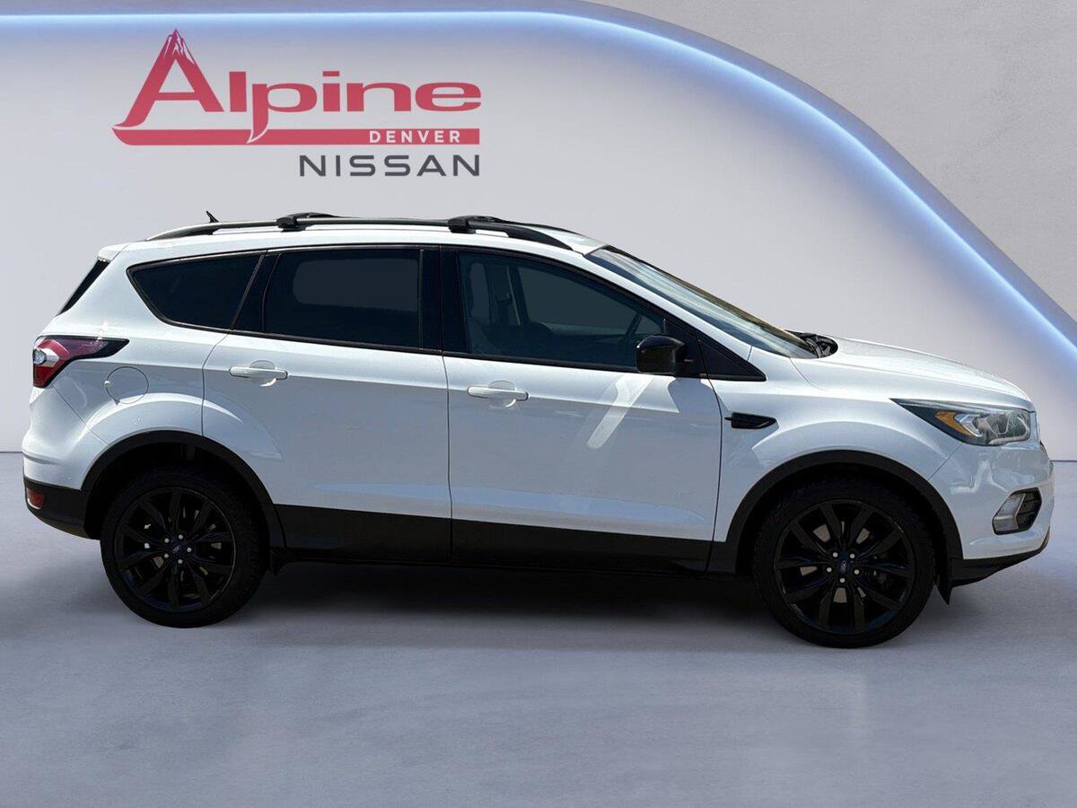 Used 2017 Ford Escape SE w/ SE Sport Appearance Package AWD/4WD image 6