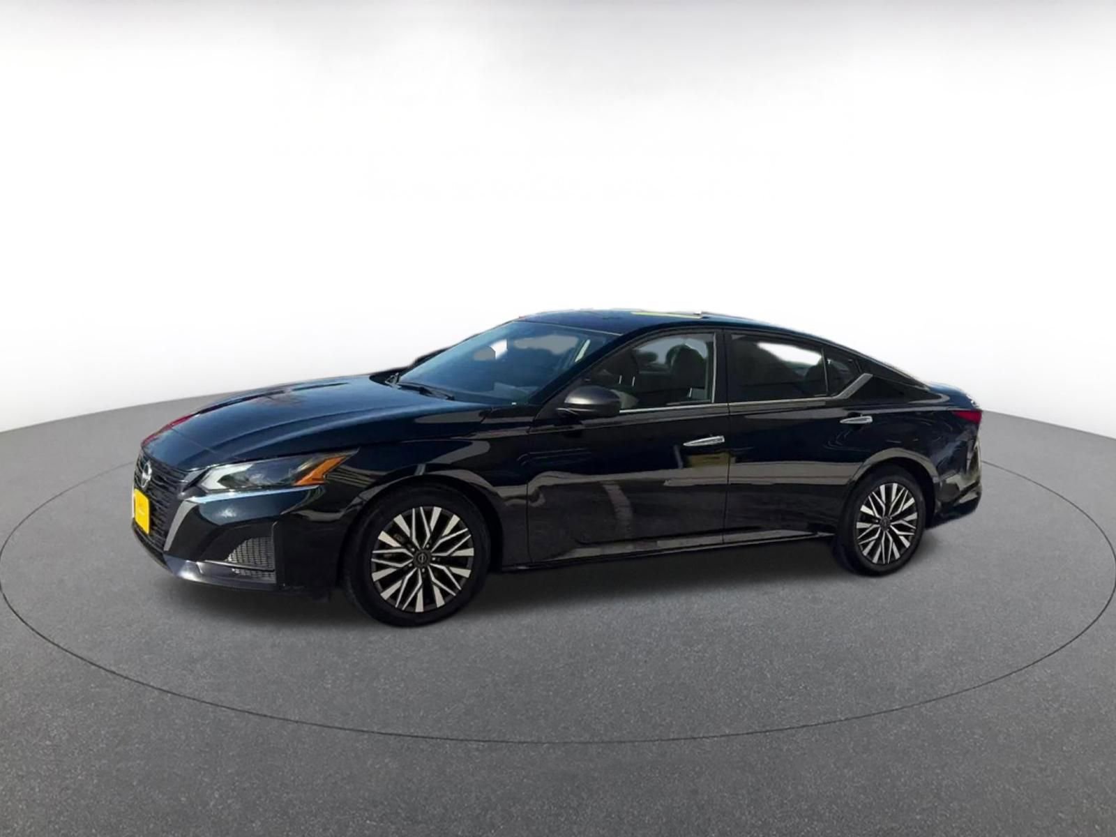 Used 2025 Nissan Altima 2.5 SV FWD image 8