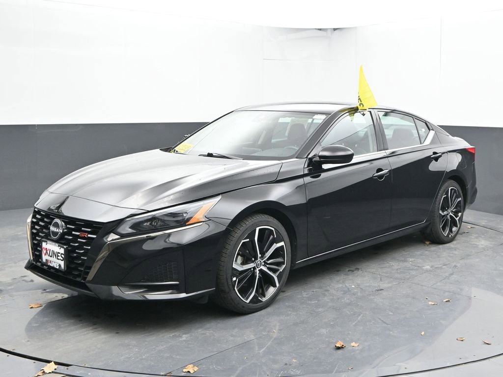 Used 2024 Nissan Altima 2.5 SR FWD image 6