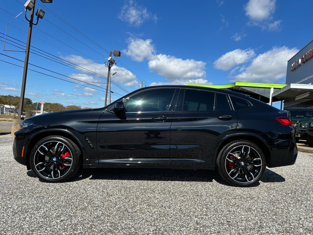 Used 2025 BMW X4 M40i w/ Premium Package image 3