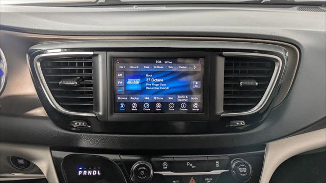 Used 2020 Chrysler Voyager LX image 28