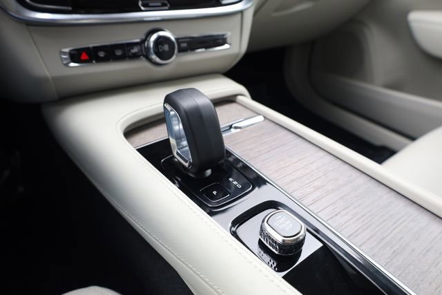 Used 2023 Volvo S90 B6 Plus image 20