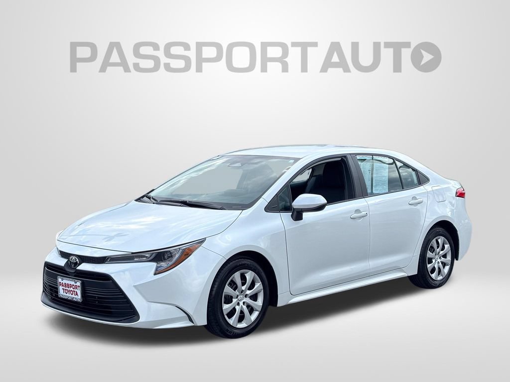 Used 2025 Toyota Corolla LE FWD image 1