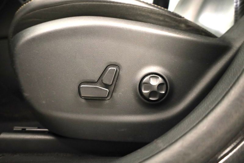 Used 2018 Jeep Cherokee Limited image 11