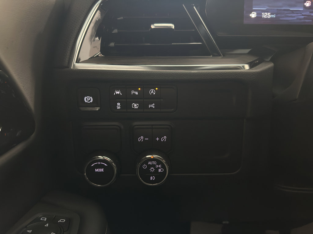 New 2025 Chevrolet Suburban Premier image 26