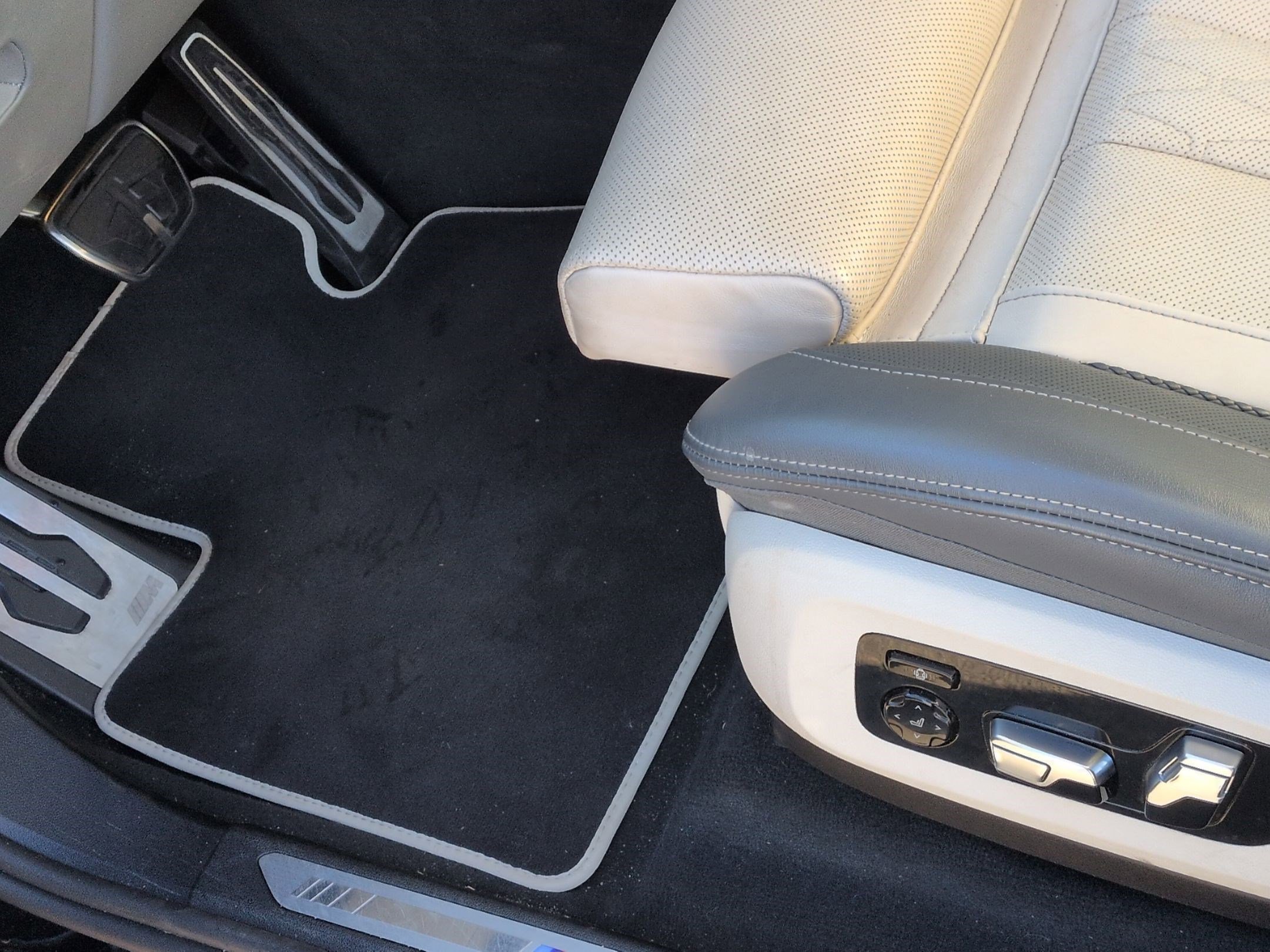 Certified 2024 BMW X7 xDrive40i w/ Executive Package image 17