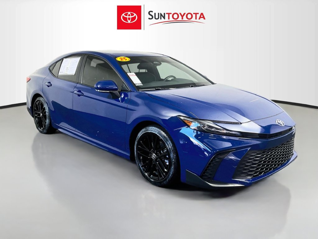 Used 2025 Toyota Camry SE FWD image 1