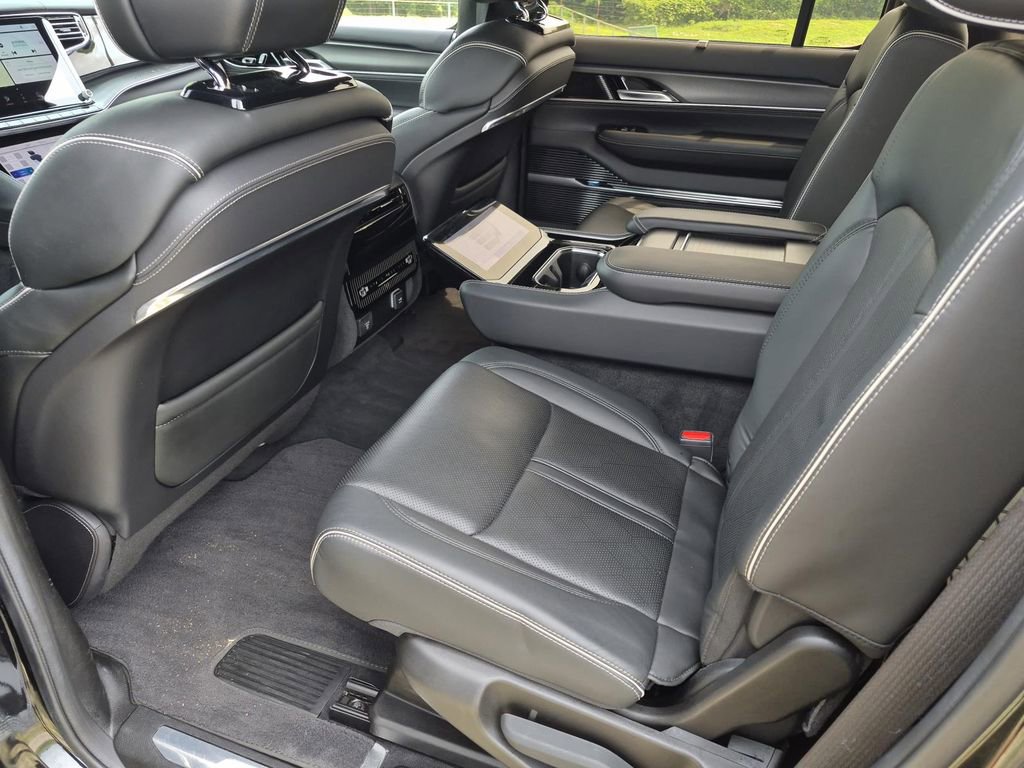 Used 2022 Jeep Grand Wagoneer Series II AWD/4WD image 17