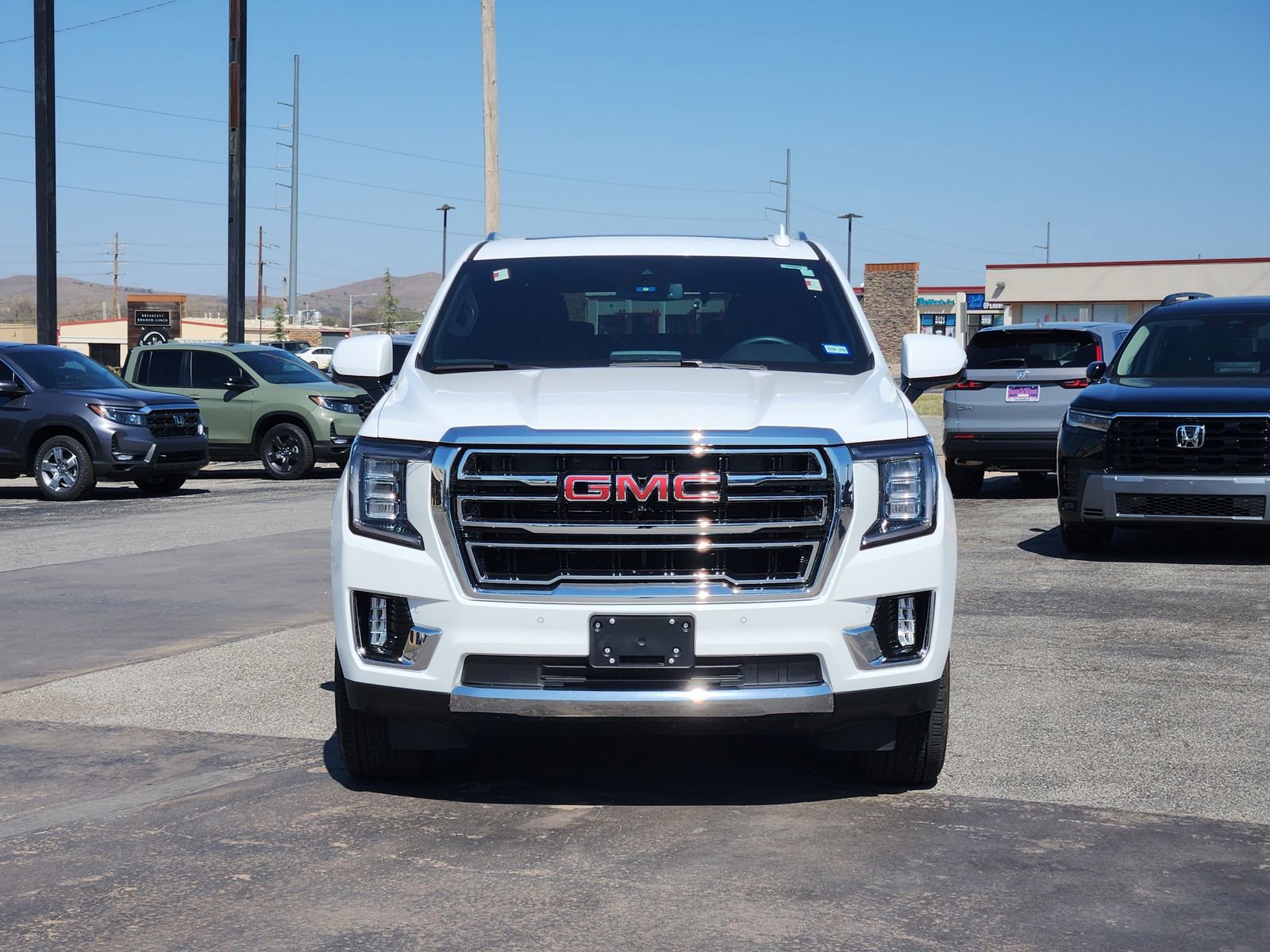 Used 2024 GMC Yukon SLT w/ SLT Premium Package image 6