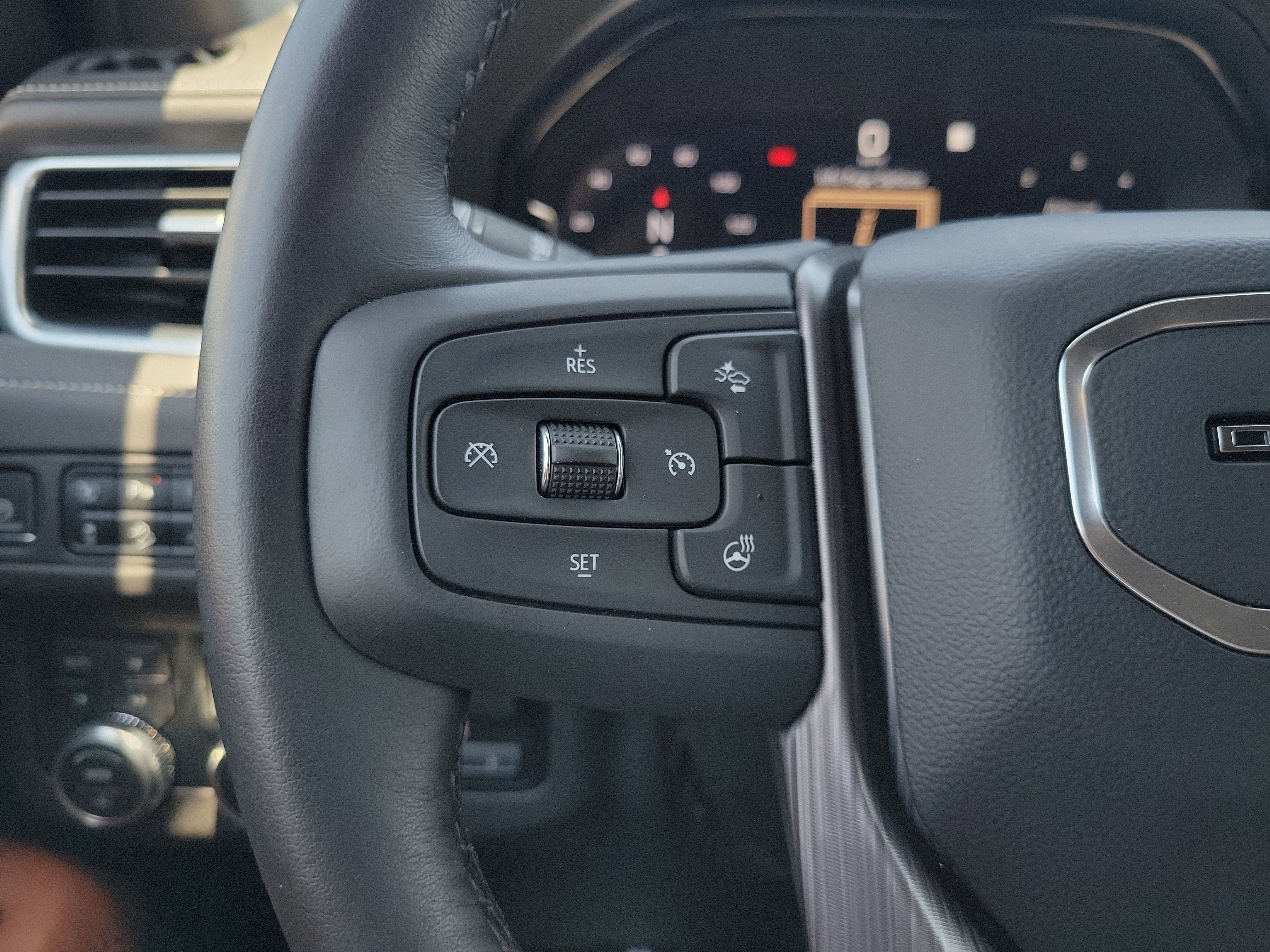 Used 2023 GMC Yukon Denali Ultimate AWD/4WD image 32