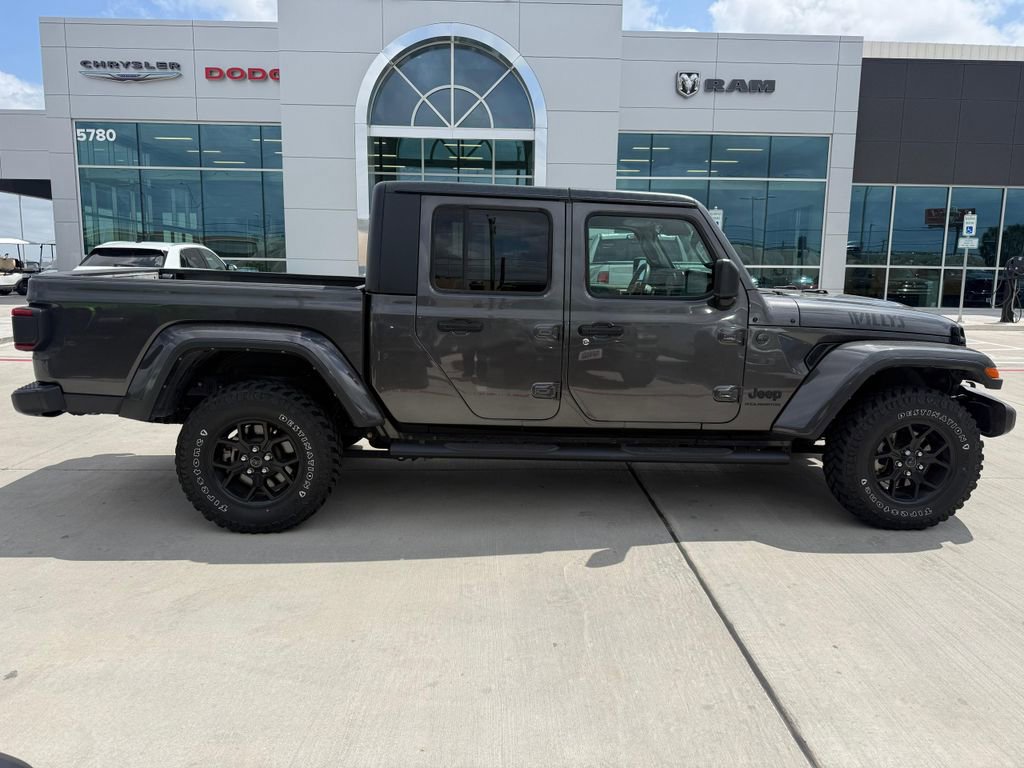 Used 2024 Jeep Gladiator Sport image 1