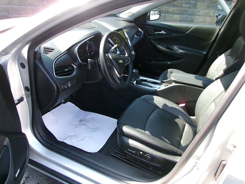 Used 2016 Chevrolet Malibu LT w/ Leather Package FWD image 14