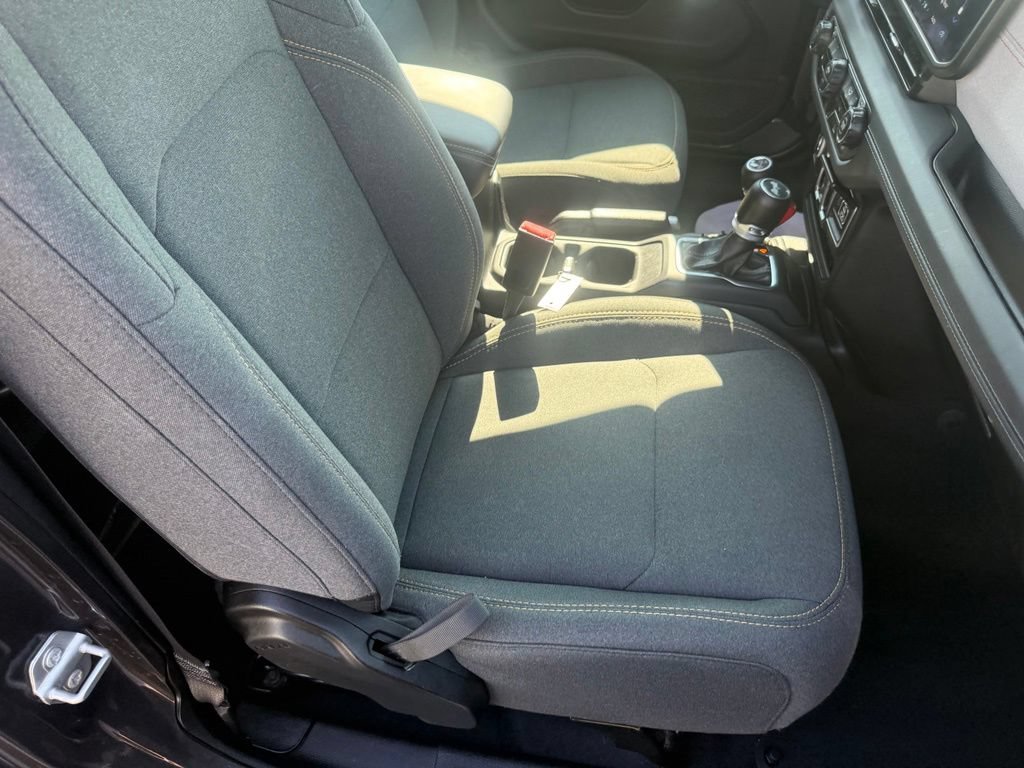 Used 2025 Jeep Wrangler Unlimited Sahara AWD/4WD image 63