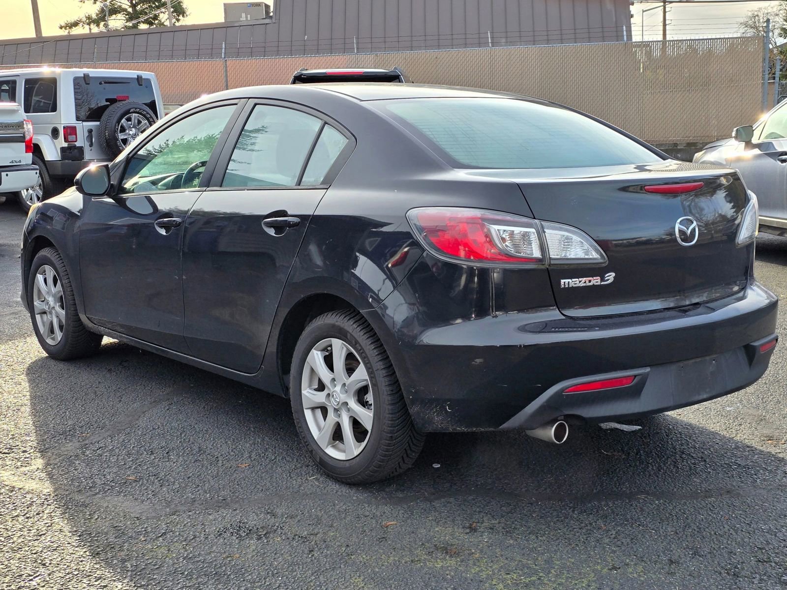 Used 2010 MAZDA MAZDA3 i Touring image 3