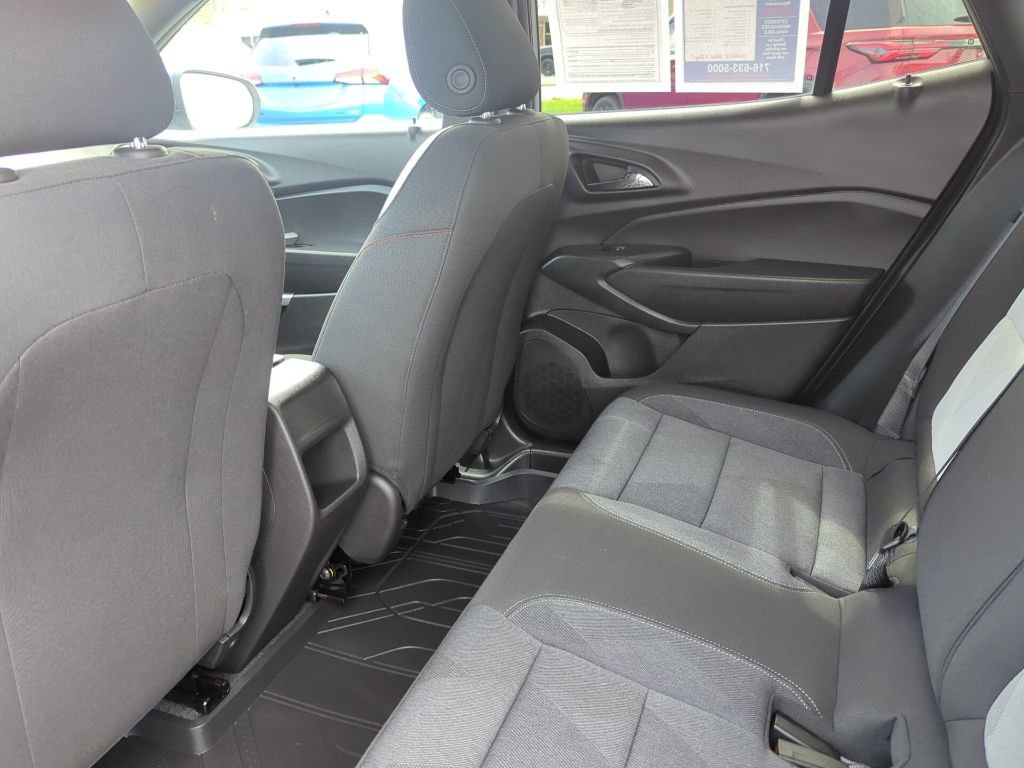 Certified 2024 Chevrolet Trax RS w/ Driver Confidence Package image 15