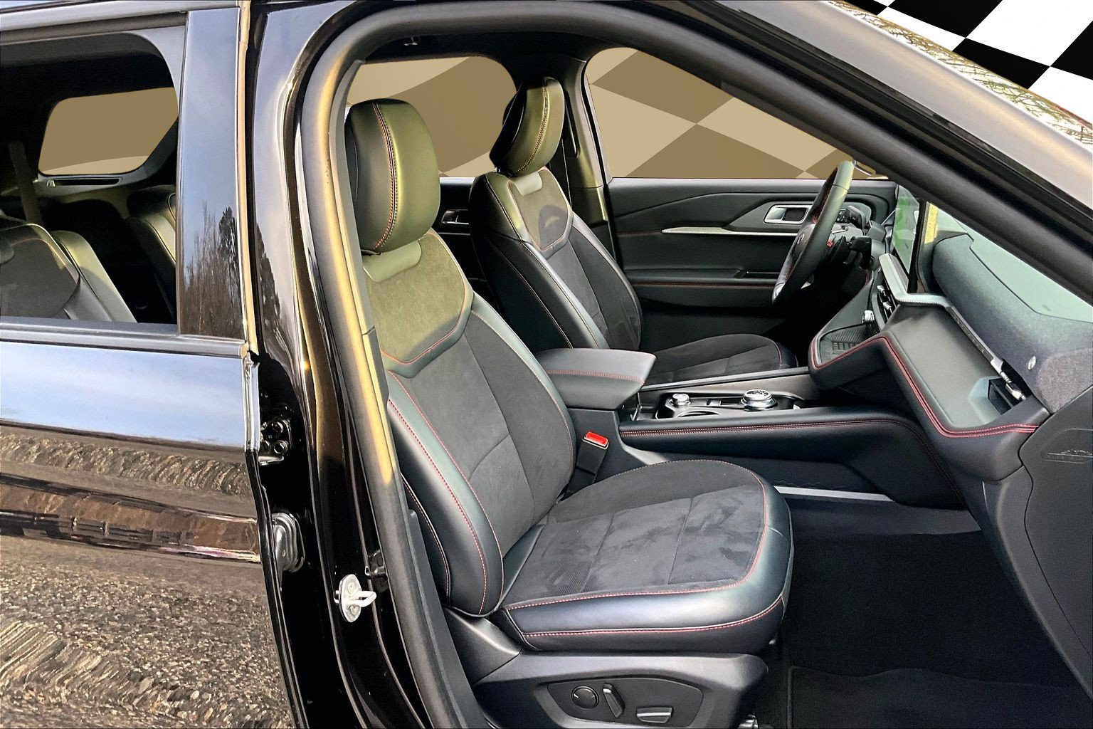 Used 2025 Ford Explorer ST AWD/4WD image 6