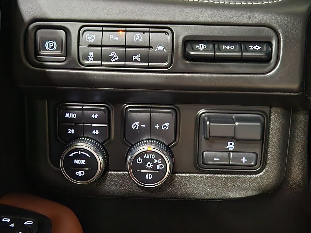 Used 2023 GMC Yukon Denali Ultimate AWD/4WD image 43
