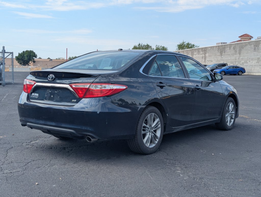 Used 2017 Toyota Camry SE w/ Moonroof Package FWD image 3