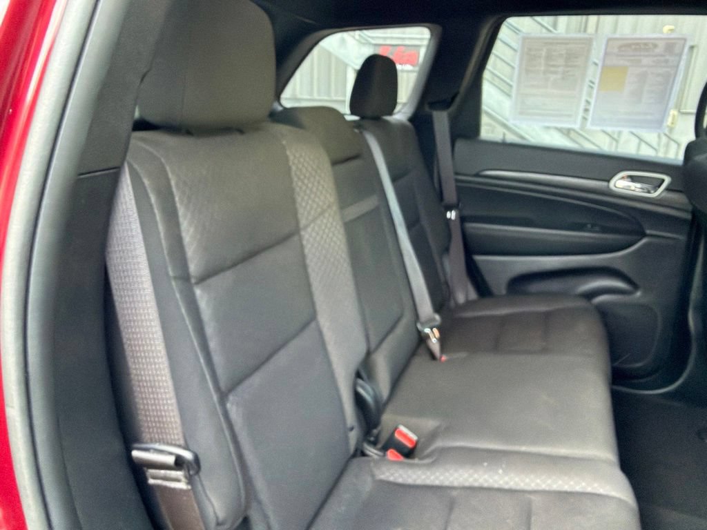 Used 2021 Jeep Grand Cherokee Laredo AWD/4WD image 27