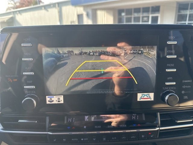 Used 2022 Toyota Sienna Limited image 12