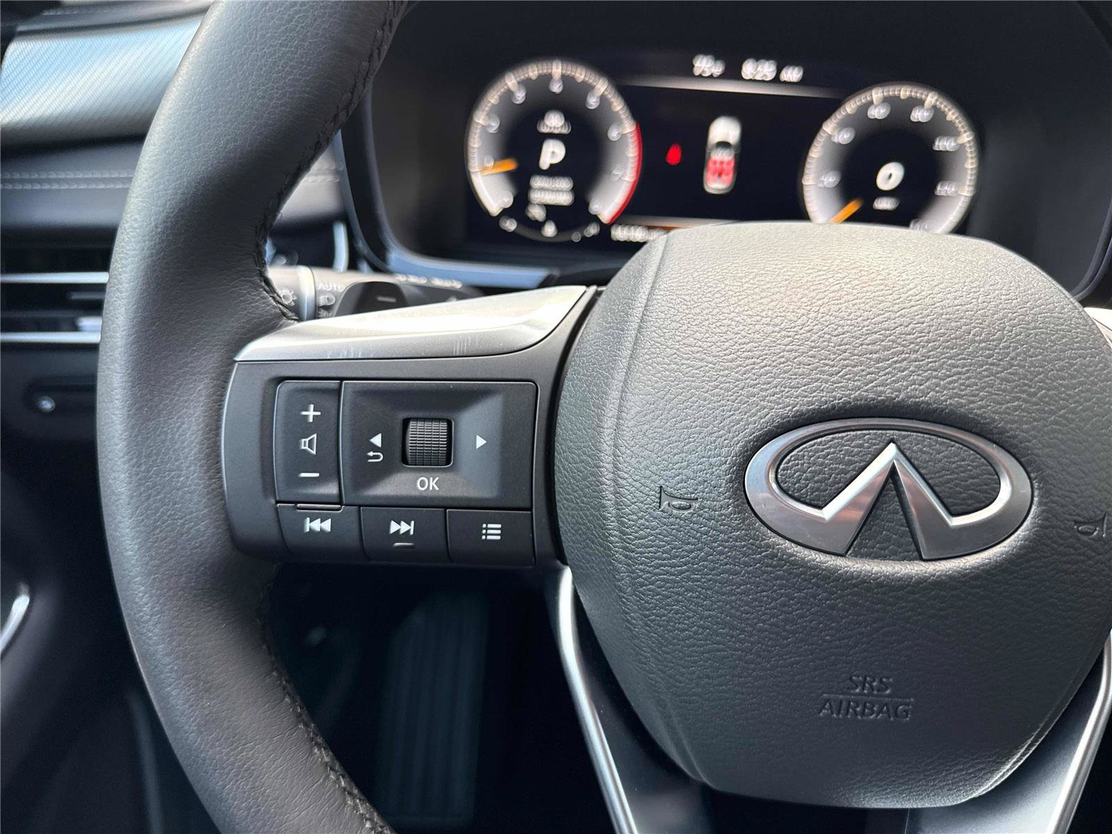 Used 2025 INFINITI QX60 Luxe FWD image 18