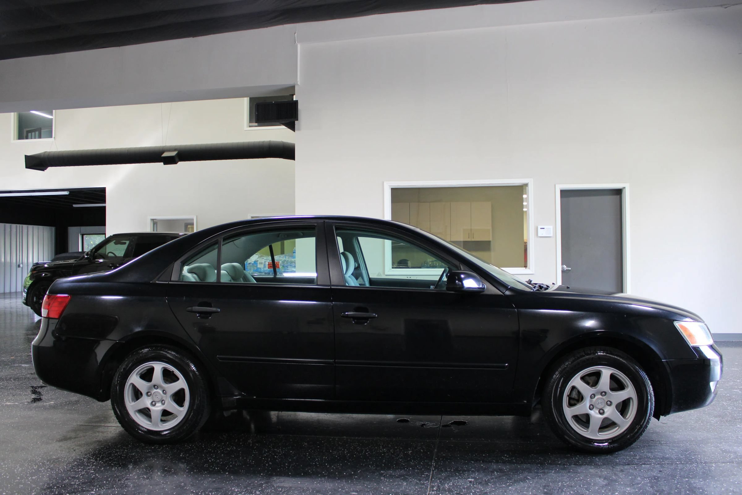 Used 2006 Hyundai Sonata V6 FWD image 2