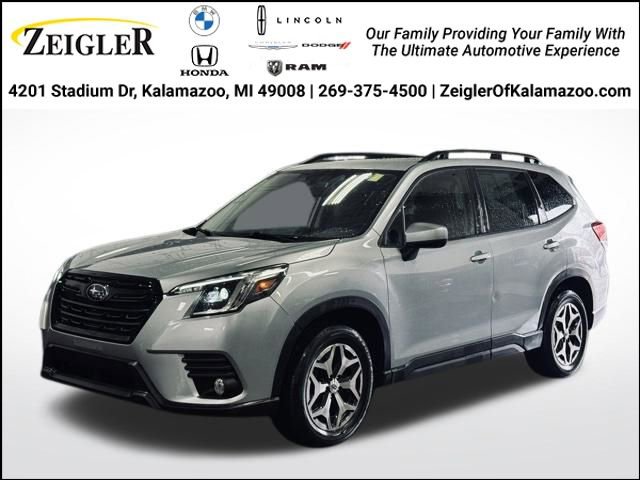 Used 2023 Subaru Forester Premium AWD/4WD image 1