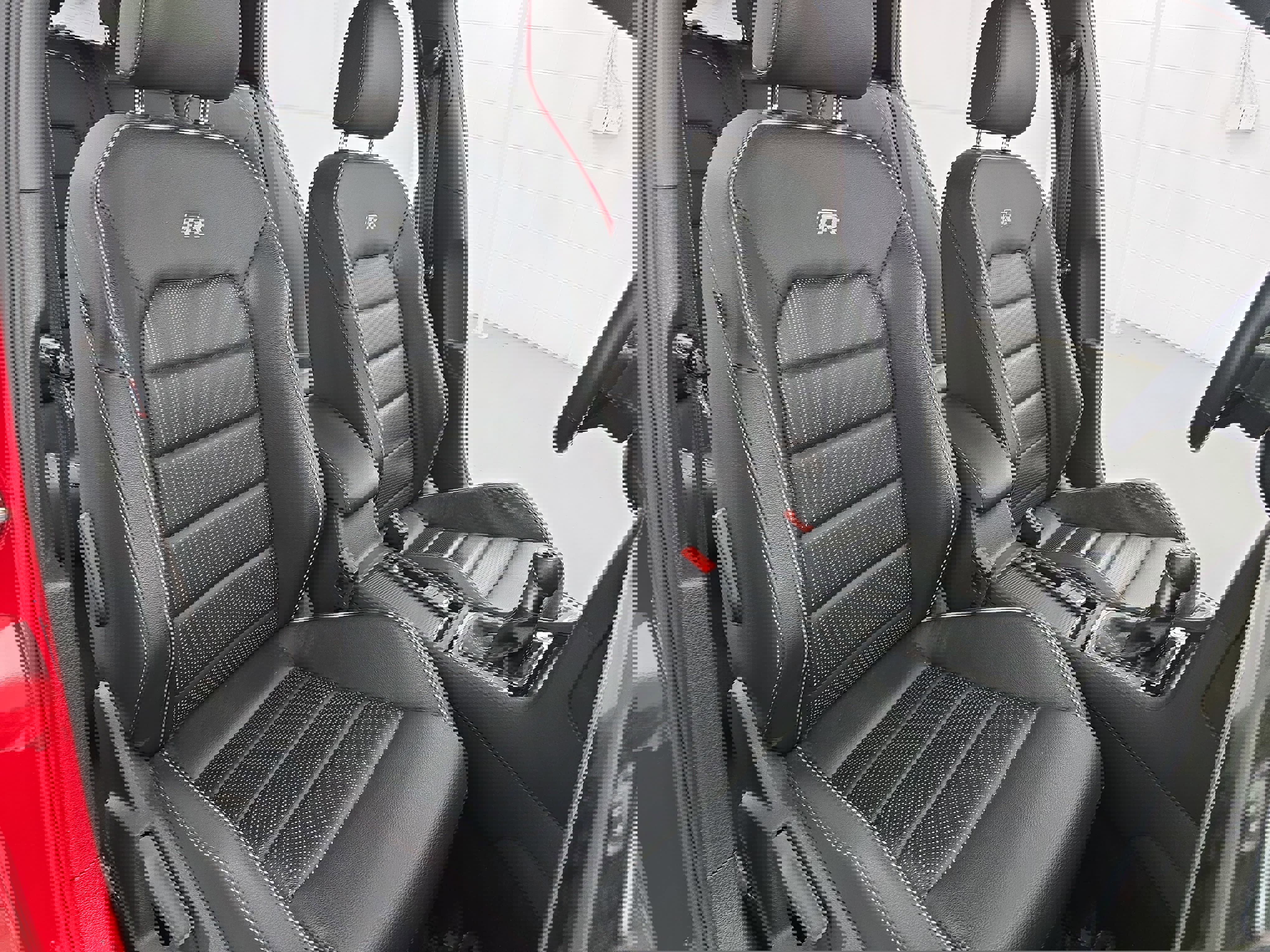 Used 2019 Volkswagen Golf R 4-Door image 10