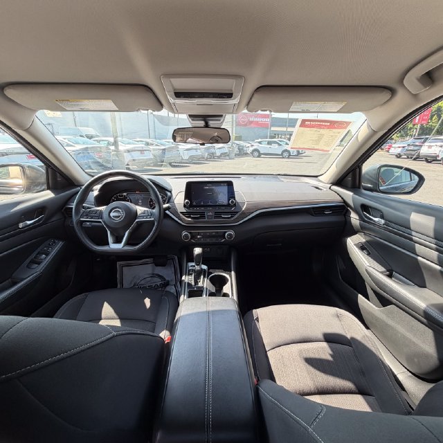 Used 2024 Nissan Altima 2.5 SV FWD image 30