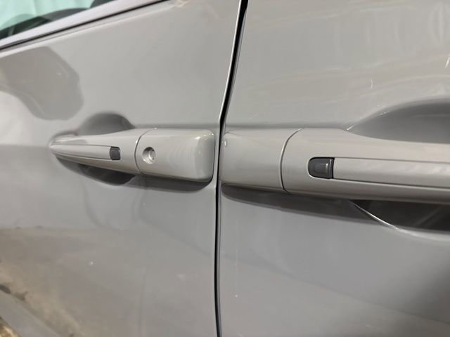 Used 2023 Chrysler Pacifica Touring-L image 31