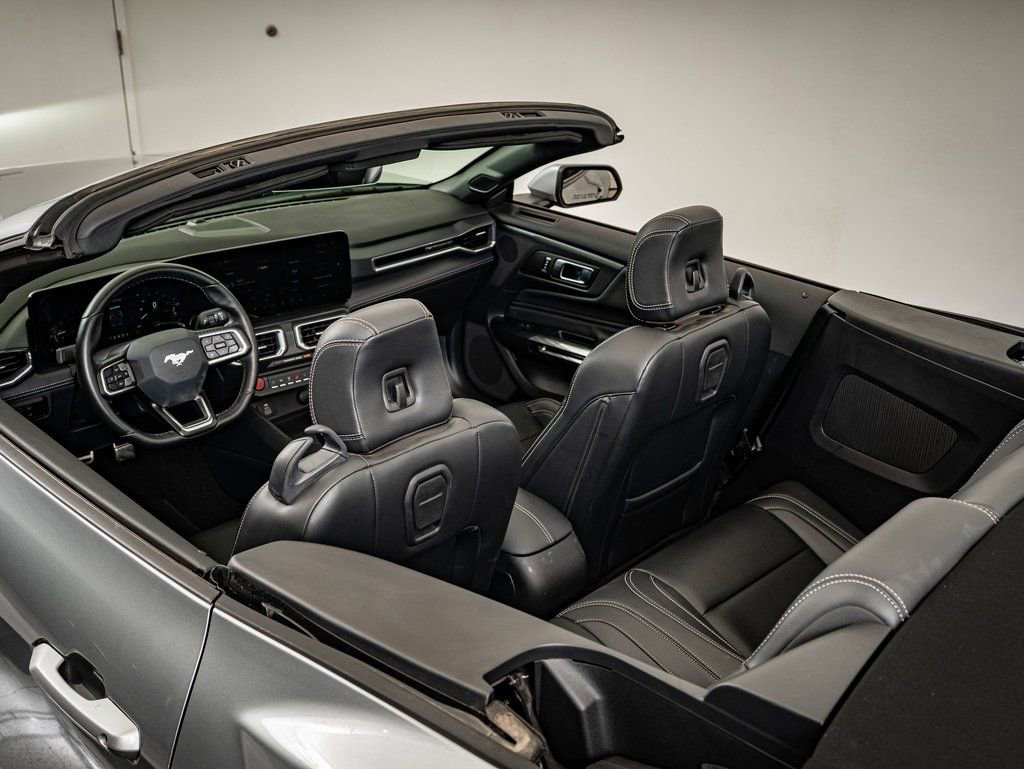 Used 2025 Ford Mustang Premium image 17