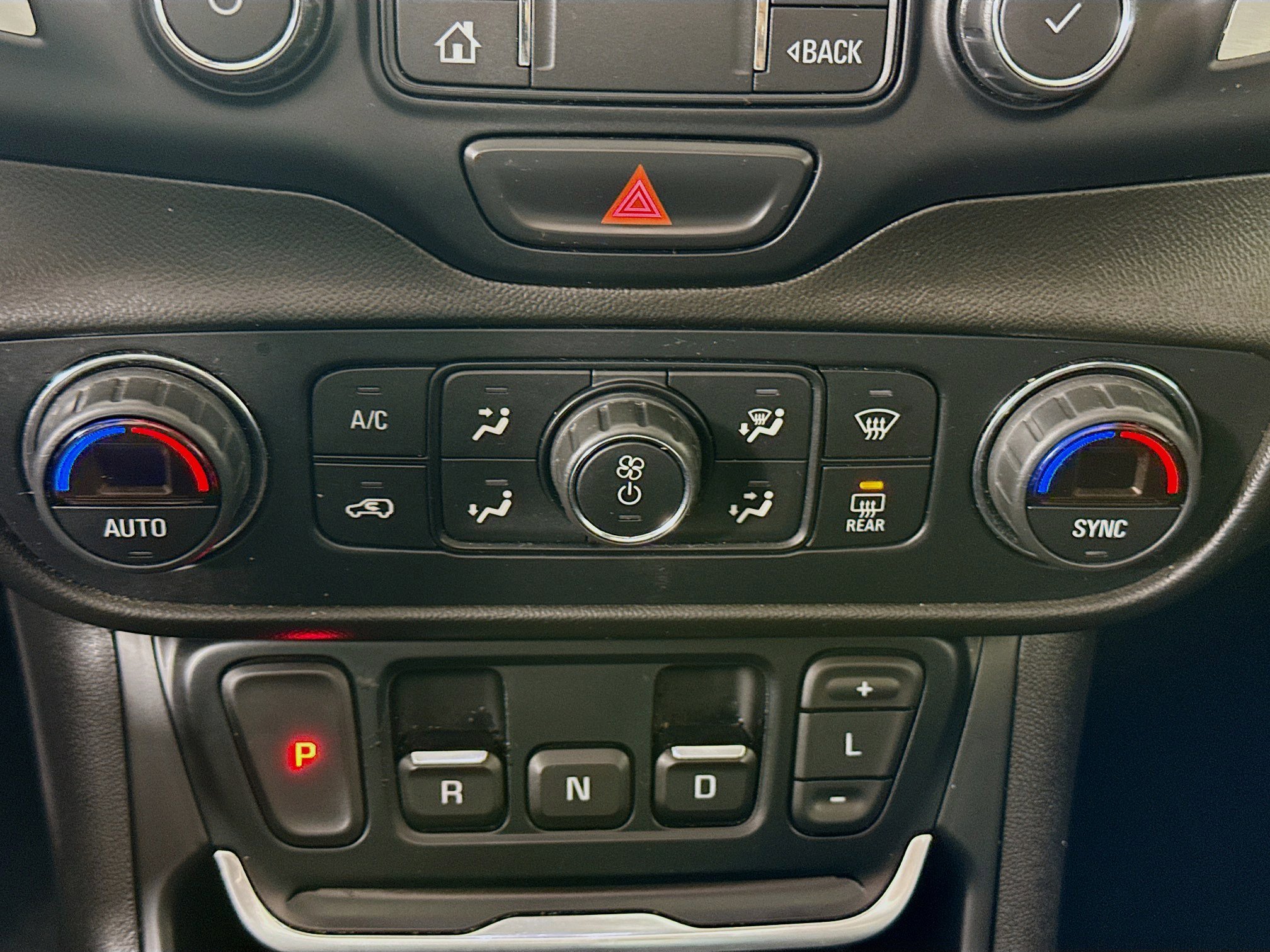 Used 2021 GMC Terrain SLT w/ Elevation Edition image 17