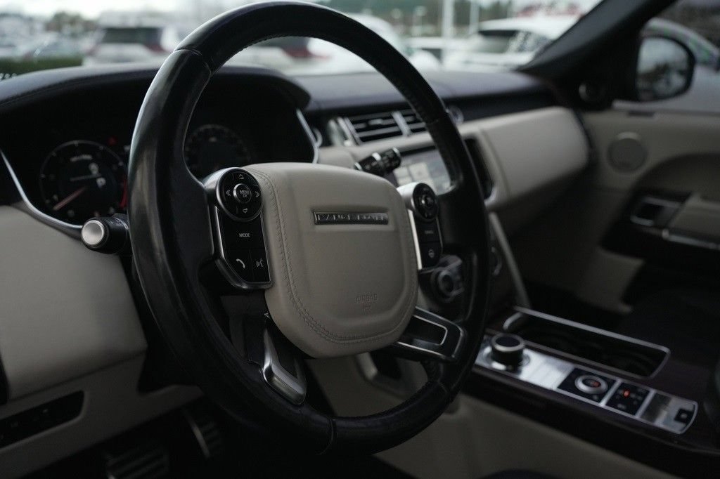 Used 2015 Land Rover Range Rover Supercharged AWD/4WD image 14