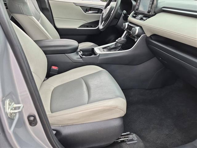 Used 2020 Toyota RAV4 XLE Premium FWD image 19