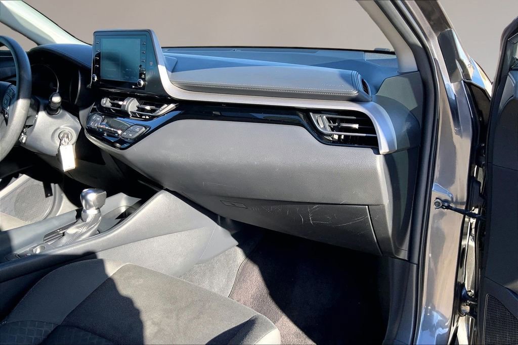 Used 2020 Toyota C-HR LE image 16
