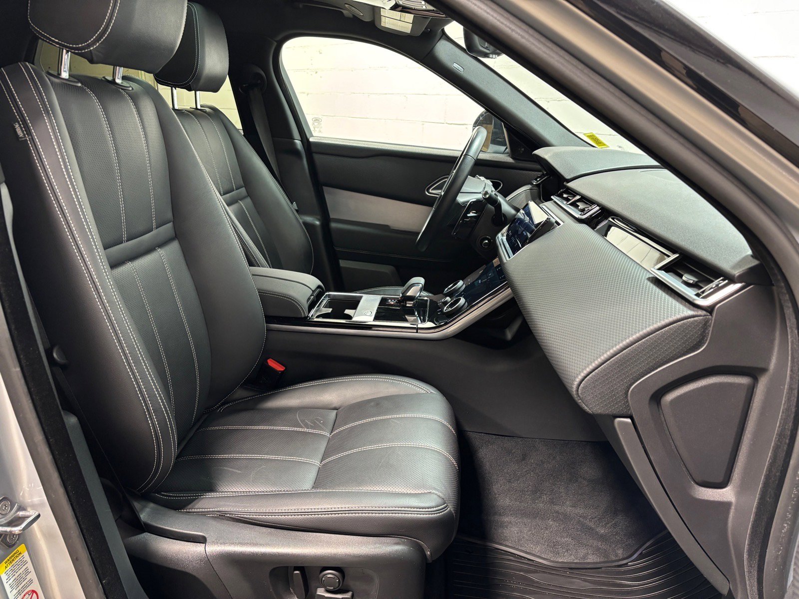 Used 2023 Land Rover Range Rover Velar R-Dynamic S AWD/4WD image 33